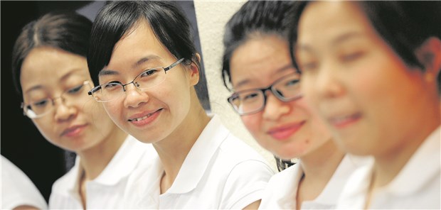 Mehr Pflegekräfte aus dem Ausland nötig Chinesische Pflegehelferinnen helfen bereits, den Fachkräftemangel in Deutschland zu lindern.