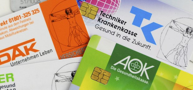 Koalition legt Kartellamt Zügel an Chipkarten verschiedener gesetzlicher Krankenkassen: Die Koalition will die geplanten Reglungen in der Kartellrechts-Novelle präzisieren.