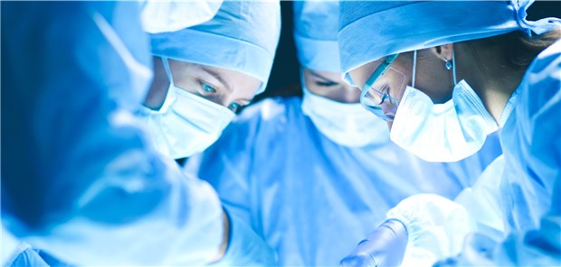 Nachwuchsmangel macht Chirurgen Sorgen Chirurgen bei einem Eingriff: Der Nachwuchsmangel bei Chirurgen sorgt ihre Fachgesellschaft.