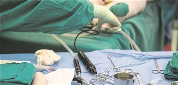 DOAK-Pause vor der Op – Sind zwei Tage nicht genug? Chirurgischer Eingriff mit hohem Blutungsrisiko: DOAKs sollten rechtzeitig abgesetzt werden.