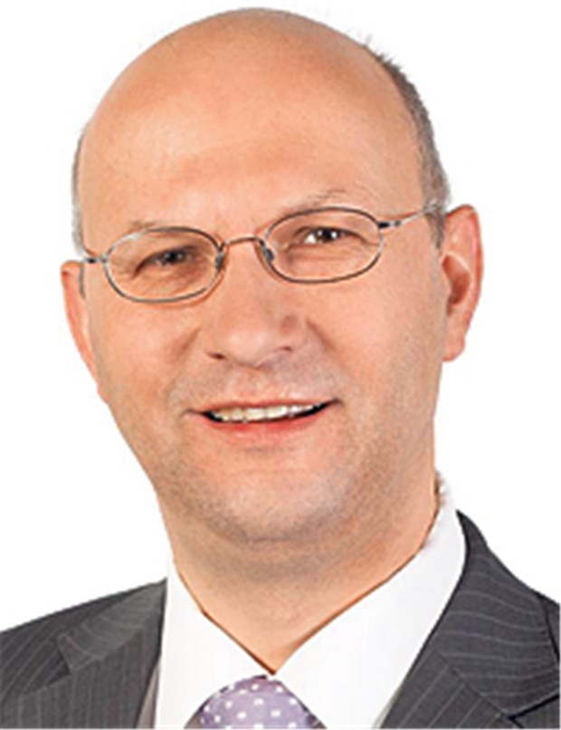 Von der Arztpraxis ins Parlament Christoph Schulze, Arzt und Landtagsabgeordneter in Brandenburg.
