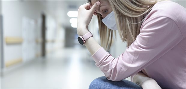 Uni Leipzig startet Long-COVID-Studie Chronische Erschöpfung ist nur ein Symptom, über das viele COVID-Patienten auch noch lange nach der eigentlichen Genesung klagen. (Motiv mit Fotomodell)
