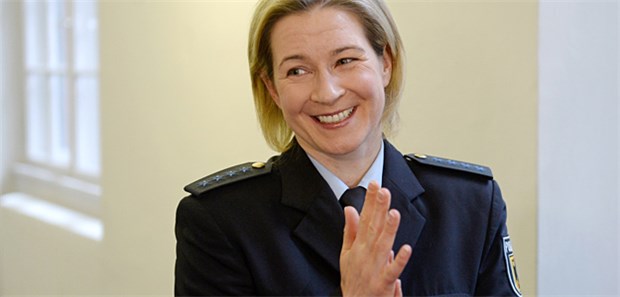 Claudia Pechstein erringt Sieg gegen Weltverband ISU Claudia Pechstein freut sich über die Entscheidung.