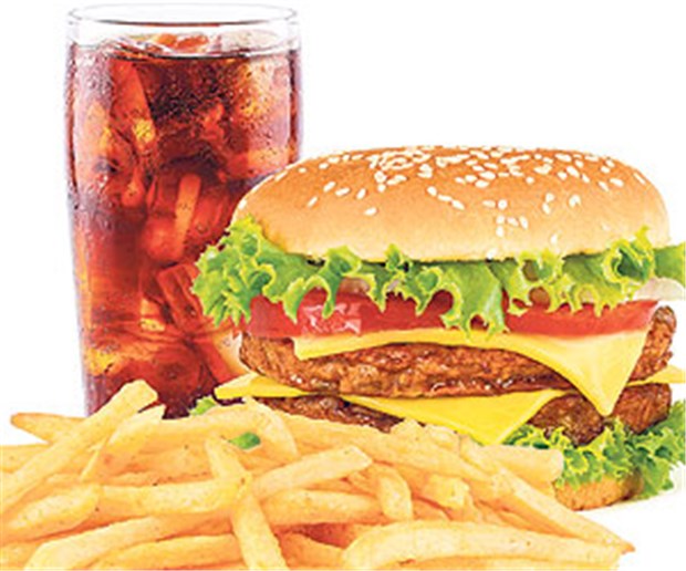 Wie viel gesundes Leben darf uns der Staat vorschreiben? Cola, Pommes und ein doppelter Cheeseburger: Bürger wollen sich gesundes Essen nicht vorschreiben lassen.