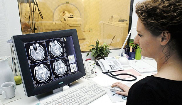 IT spielt eine Schlüsselrolle für Klinik-Erfolge Computertomografie im Einsatz. Nicht allen Mitarbeitern reicht die Schulung aus.