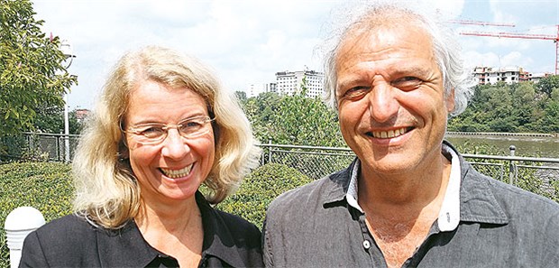 'Gesundheitswesen ist zum Gesundheitsapparat geworden' Cornelia Wiethaler (50) und ihr Mann Reiner Neureuther-Wiethaler (54) sind Vorstände des Solidago-Bundesverbands.