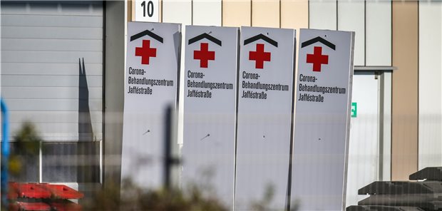 Wie Berlin eine COVID-19-Klinik für 1000 Patienten errichtet Corona-Behandlungszentrum auf dem Berliner Messegelände am Montag.
