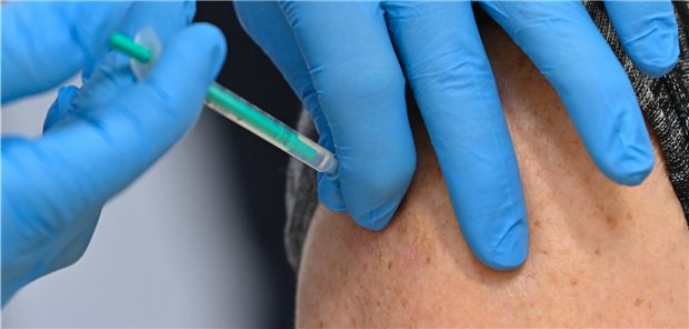 Saarland plant Sonderimpfaktionen wegen Omikron Corona-Impfung: 77 Prozent der Saarländer sind zweimal geimpft, über 50 Prozent der Erwachsenen geboostert. Gute Quoten, die das Land mit Sonderimpfaktionen noch erhöhen will.
