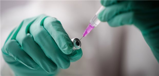 Rheumatologen sehen bei Corona immer klarer Corona-Impfung: An die Empfehlungen der STIKO halten, raten Ärzte Rheumapatienten.