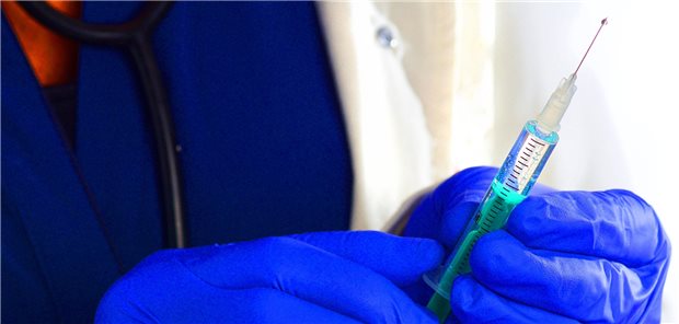 Corona-Schutzimpfung in den Praxen: Mit der richtigen Organisation ist das keine große Zeitbelastung für die Praxisteams. 