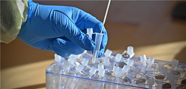 Corona-Testzenter müssen strenge formale Regeln bei der Abrechnung einhalten, sonst muss die KV nicht zahlen, so das LSG Celle.