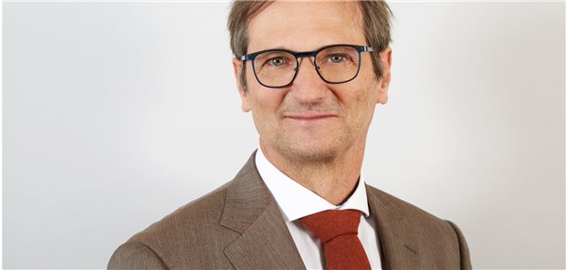 Corona hat den Alltag der Dermatologen verändert: Wegen des breiteren Einsatzes von Desinfektionsmitteln, sehen wir mehr Handekzeme in den Praxen, sagt BVDD-Präsident Dr. Klaus Strömer.