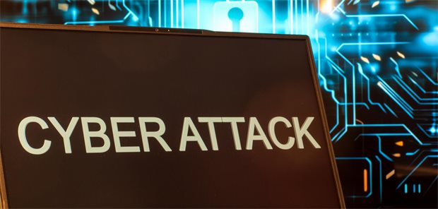 Symbolbild Cyberangriff: Laptop vor virtuellem Computer-Hintergrund