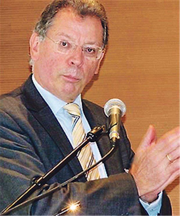 Innovationsfonds in 'grotesk falscher Form' DAK-Chef Herbert Rebscher hält den Innovationsfonds für fehlkonstruiert.