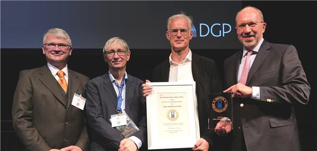 Oskar-Medizinpreis geht an Pneumologen Windisch DGP-Präsident Professor Torsten T. Bauer, Laudator Professor Tobias Welte, Preisträger Professor Wolfram Windisch und Professor Wolfgang Kuhla, Mitglied der Medizinpreis-Jury (v. l.).