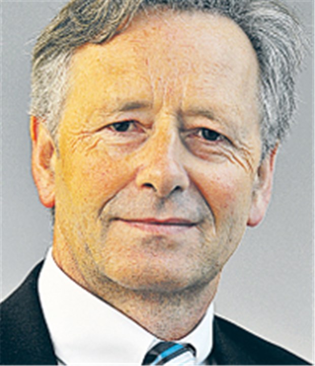 Ärzte wollen das Heft in der Hand behalten DKG-Chef Baum: "Substitution im Krankenhaus bleibt immer weisungsgebunden."