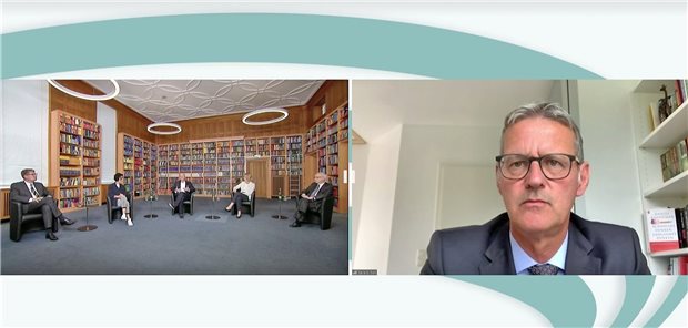 Kliniklobby weiter offen für Strukturreform DKG-Präsident Dr. Gerald Gaß (rechts) diskutierte per Videoschalte mit (v.l) Prof. Axel Ekkernkamp, Chef des Unfallkrankenhauses Berlin, Vera Lux, ehemalige Pflegedirektorin der Unikliniken Köln, Wolfgang van den Bergh, Chefredakteur der Ärzte Zeitung, Dr. Martina Wenker, Vizepräsidentin der Bundesärztekammer und Gesundheitsunternehmer Prof. Heinz Lohmann.