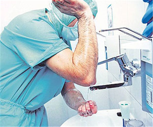 Keime kennen keine Grenzen Da führt kein Weg dran vorbei: Die Desinfektion der Hände gehört zum A und O der Klinikhygiene.