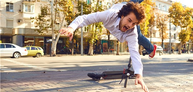 Häufig bekommt der Kopf etwas ab Da kommt etwas auf Notfallmediziner und Chirurgen zu: Allein im Berliner Stadtzentrum stehen über 3000 E-Scooter zum Ausleihen bereit.