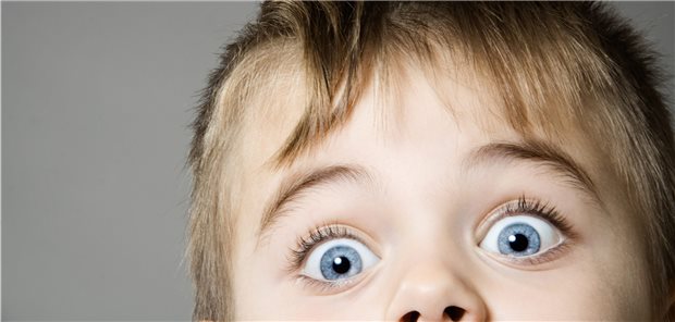 Da macht aber einer große Augen – wenn Kinderaugen groß werden, kann ein Glaukom dahinter stecken.