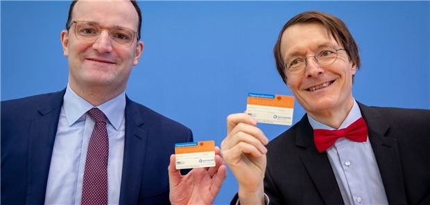Organspende-Register verzögert sich offenbar bis 2024 Da war die Welt noch in Ordnung: Im April 2019 waren der damalige Gesundheitsminister Jens Spahn (CDU) und der damalige SPD-Fraktionsvize Professor Karl Lauterbach für die Einführung einer „doppelten Widerspruchsregelung“. Am Ende setzte sich aber der Gesetzesentwurf für ein Register durch – das lässt weiter auf sich warten.
