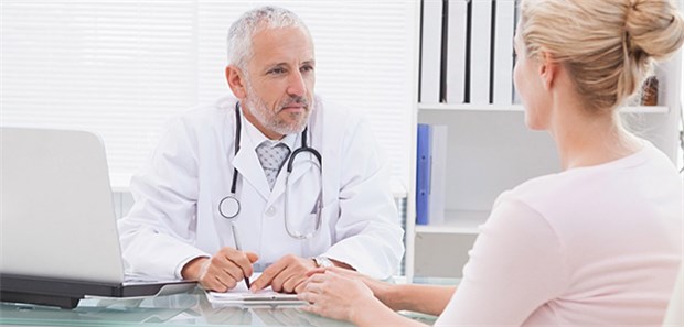Mit nur einer Frage das Krebsrisiko erfassen Damit Risiko-Patienten überhaupt die Möglichkeit zur Früherkennung eröffnet wird, ist es wichtig, dass der Hausarzt eine Familienanamnese erhebt.