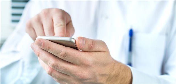 „Apps auf Rezept“ in 6 Antworten erklärt Damit die Digitalen Gesundheitsanwendungen den Weg in den Versorgungsalltag finden, müssen Ärzte sich mit der Thematik befassen. Die Wissenslücken sind noch hoch.