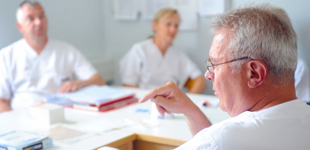 Fit werden für schwierige Patienten Damit die Fallbesprechung unter Kollegen konstruktiv ist, sollten sich die Ärzte aus ihrer täglichen Arbeit besser nicht kennen.