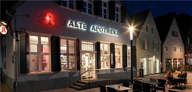 Damit nicht für immer mehr Landapotheken die Lichter ausgehen, fordert der GKV-Spitzenverband einen „Versorgungsbonus“ für Betriebe in strukturschwachen Regionen – gegenfinanziert durch Minderung bei umsatzstarken Marktteilnehmern.