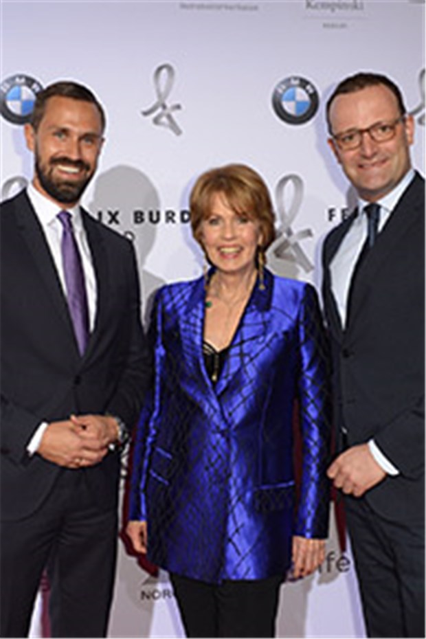Maar an Ärzte: "Für Darmkrebs gibt es kein zu jung" Daniel Funke, Dr. Christa Maar, Jens Spahn FELIX BURDA AWARD 2018 im Adlon Kempinski Berlin, am 13.5.2018