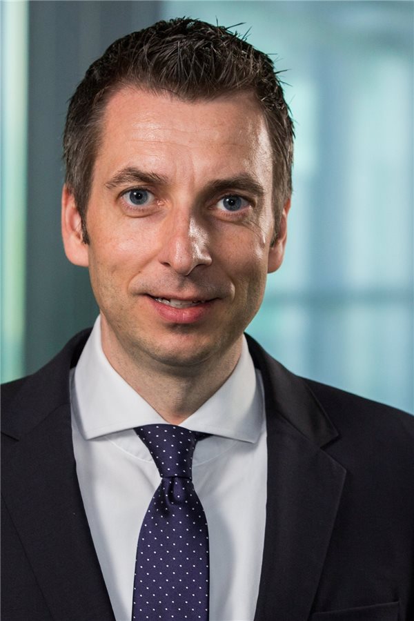 „Viele Ärzte wollen nicht mehr selbstständig sein“ Daniel Zehnich, Bereichsleiter Gesundheitsmärkte und Gesundheitspolitik der Deutschen Apotheker- und Ärztebank.