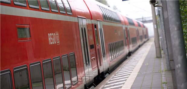 Das 9-Euro-Ticket kann helfen, die Umwelt und den Geldbeutel zu schonen, aber drei Monate mehr ÖPNV retten unser Klima nicht. Der Blick auf das große Ganze darf nicht verloren gehen.