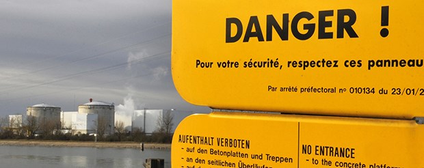 Französische Ärzte sehen keine Gefahr in alten Atomkraftwerken Das AKW Fessenheim im Elsass, nahe der deutschen Grenze: Das Volk hierzulande probt den Aufstand, die Franzosen lassen alte Meiler hingegen kalt.