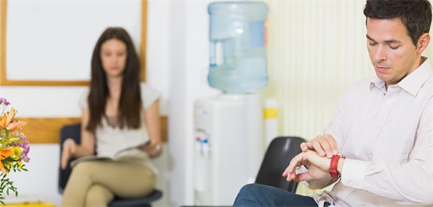 Das Angebot einer Videosprechstunde könnte die als Belastung empfundene Wartezeit für Familienväter und -mütter verkürzen.