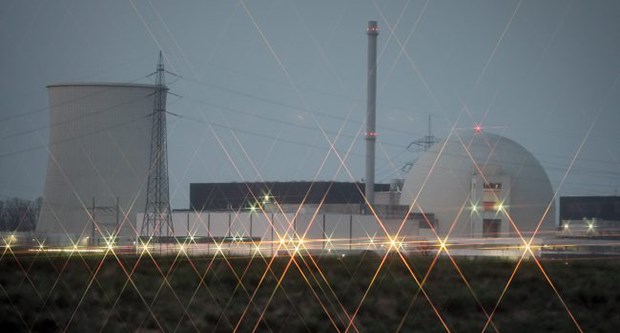Was bringen AKW-Notfallpläne tatsächlich? Das Atomkraftwerk Biblis in der Abenddämmerung.