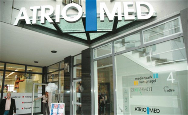 Bundesversicherungsamt entlastet TK im Fall Atrio-Med: Verträge mit MVZ-Betreiber korrekt Das Atrio-Med in Hamburg. Die KV wirft dem MVZ vor, Vertragsarztsitze in attraktiven Innenstadtlagen zu konzentrieren. © di (Archiv)