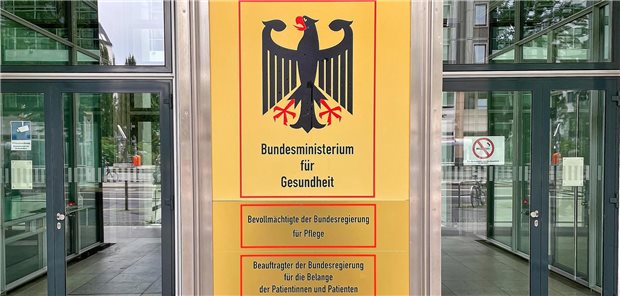 Das BMG verfolgt und begleitet die Entwicklungen im ATMP-Bereich gemeinsam mit der für biomedizinische Arzneimittel zuständigen Bundesoberbehörde, dem Paul-Ehrlich-Institut.
