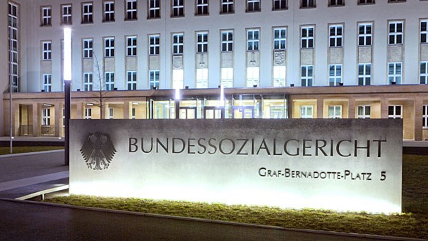 Rollstuhl ständig kaputt - Kasse muss für Ersatz sorgen Das BSG lässt den Kassen Spielraum beim Ersatz von Rollstühlen.