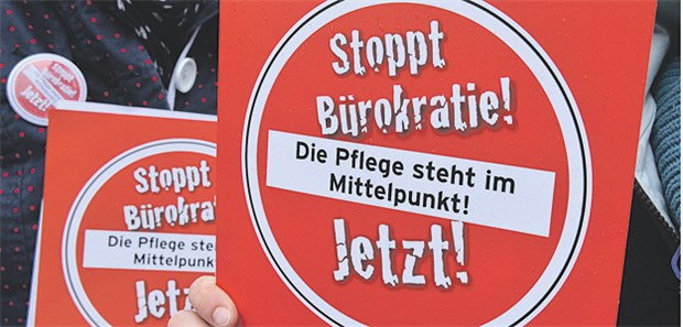 Viel weniger Papierkram durch Pflege-Doku light Das Bündnis "Pflege steht auf" macht sich in Bremen schon lange für eine Entbürokratisierung stark.