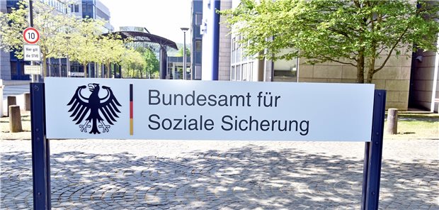 Das Bundesamt für Soziale Sicherung in Bonn (ehemals Bundesversicherungsamt) zieht Bilanz seiner Tätigkeit im Vorjahr. Die Aufsichtspraxis der Behörde löste 2019 eine Klageflut von KVen aus.