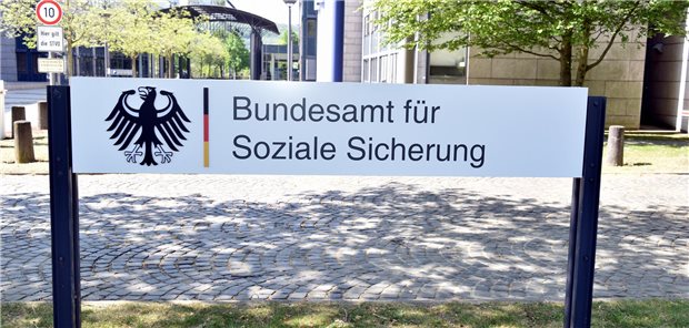 Das Bundesamt für Soziale Sicherung verweist darauf, Rabattverträge seien nicht genehmigungs- oder vorlagepflichtig.