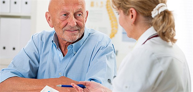 Zuhörende Medizin wird in Zukunft wichtiger Das Bundesgesundheitsministerium sieht Ärzte künftig in der Rolle des "Health Advocate": So sollen die Mediziner mit den Patienten unter Berücksichtigung ihrer Präferenzen Entscheidungen treffen.