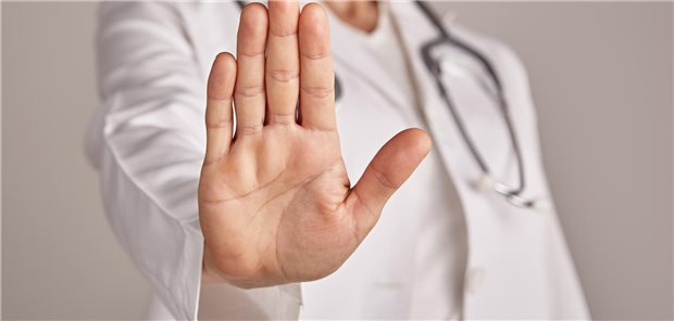 Das Bundesjustizministerium will den Schutz von Ärzten und ihrem Praxispersonal strafrechtlich besser verankern.