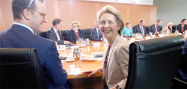 Ja zu Masern-Impfpflicht, Apotheken-Gesetz und MDK-Reform Das Bundeskabinett hat bei seinem Treffen am Mittwoch mehrere Reformvorhaben aus der Gesundheitspolitik und der Feder von Minister Jens Spahn (l.) verabschiedet. Die frisch gewählte EU-Kommissionspräsidentin Ursula von der Leyen nahm zum letzten Mal teil.