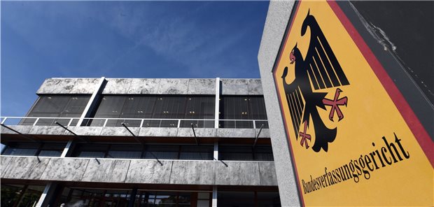 Verfassungsrichter wollen Triage bei COVID-19 eingehend prüfen Das Bundesverfassungsgericht will die Frage der Verteilung von Behandlungsressourcen bei COVID-19 nicht auf die Schnelle entscheiden. Aktuell gebe es dazu auch keine Notwendigkeit.