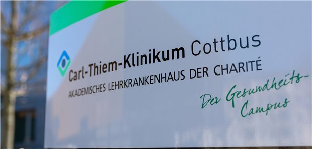 Brandenburg will Niedergelassene an Lausitz-Plänen beteiligen Das Carl-Thiem-Klinikum in Cottbus soll zum Universitätsklinikum ausgebaut werden; innerhalb der „Gesundheitsregion Lausitz“ soll es auch mit den niedergelassenen Ärzten verbunden sein.