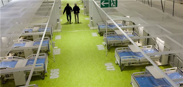 Corona-Behandlungszentrum ist betriebsbereit Das Corona-Notfallkrankenhaus auf dem Berliner Messegelände wurde offiziell eröffnet. Das Zentrum geht zunächst in einen „Stand-by-Modus“.