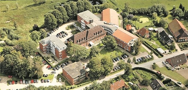 Kleines Krankenhaus, große Auswirkungen Das DRK Krankenhaus in Middelburg aus der Luftperspektive. Das Spezialkrankenhaus wird von Sana übernommen.