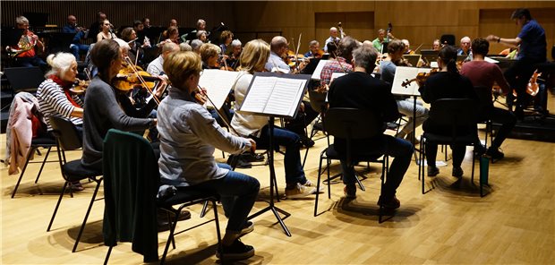 Das Deutsche Ärzteorchester bei einer Probe in der
TauberPhilharmonie in Weikersheim.
