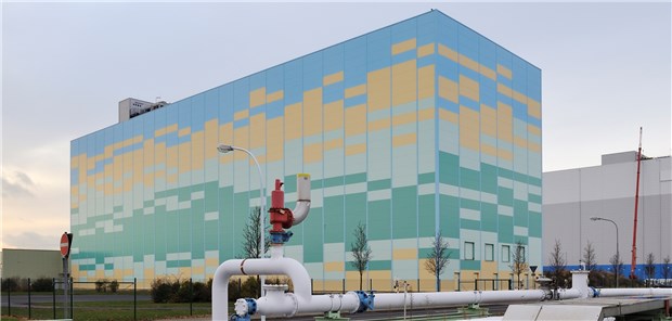 Strukturwandel am Standort Höchst Das Distributionszentrum im Industriepark Höchst: Von hier gehen Arzneimittel in über 85 Länder.